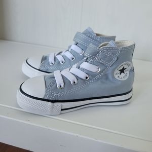 Converse toddler boy size: 7 . Color light blue.  Sample never worn - high top